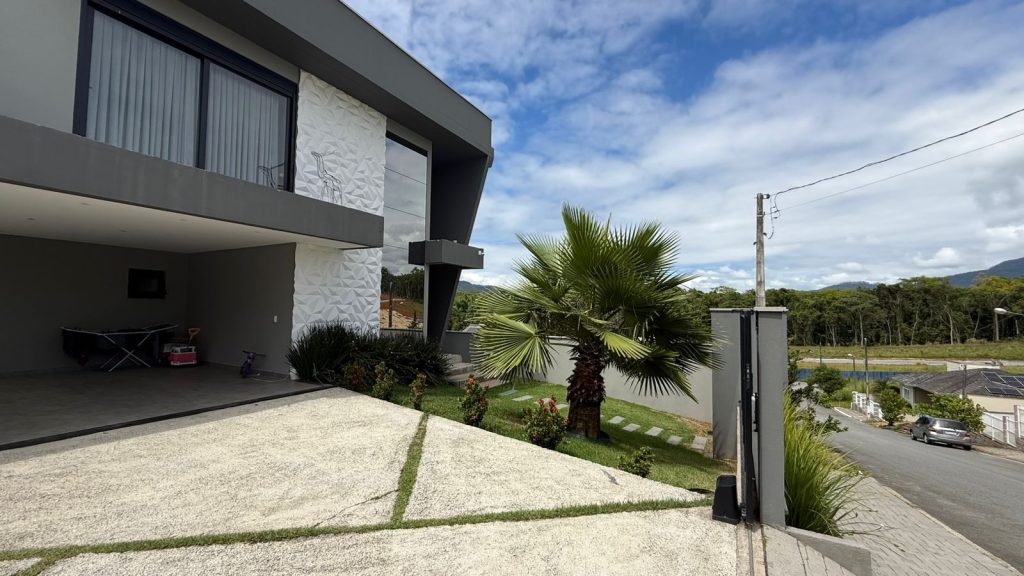 Casa Moderna – Loteamento Colina Verde – Indaial/SC
