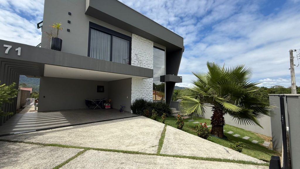 Casa Moderna – Loteamento Colina Verde – Indaial/SC