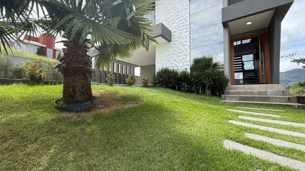 Casa Moderna – Loteamento Colina Verde – Indaial/SC