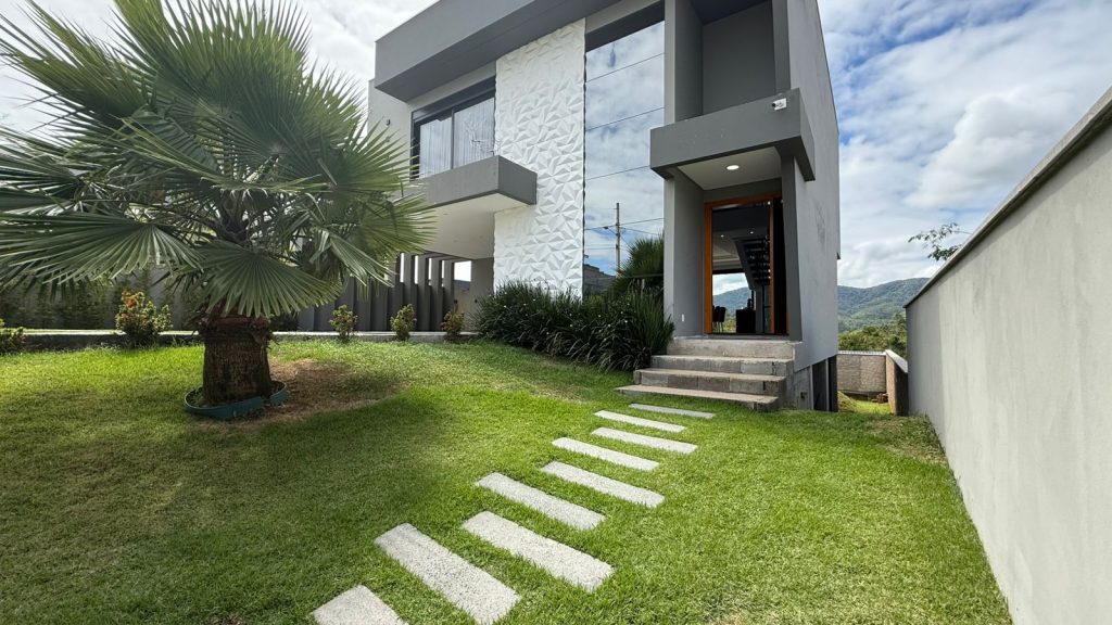 Casa Moderna – Loteamento Colina Verde – Indaial/SC