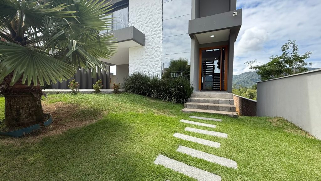 Casa Moderna – Loteamento Colina Verde – Indaial/SC