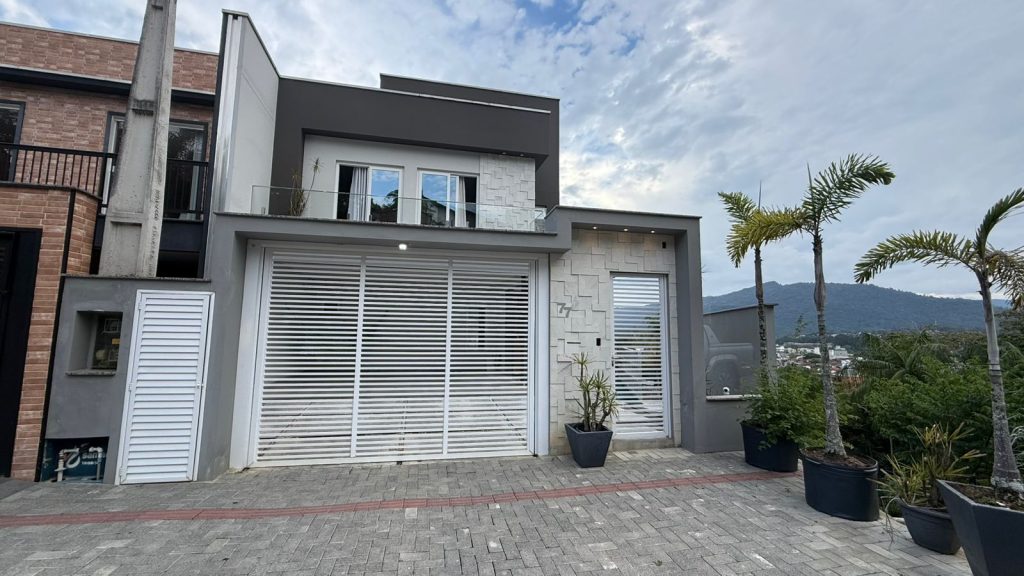 Sobrado Charmoso – Bairro Quintino – Timbó/SC