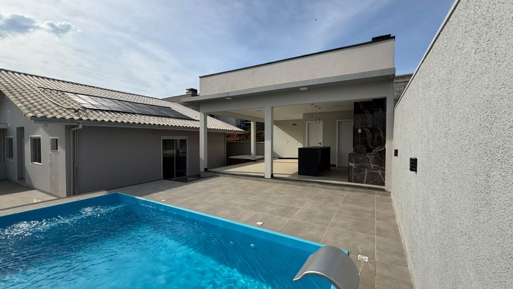 Casa com Piscina – Loteamento Colina Verde – Indaial/SC
