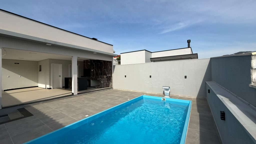 Casa com Piscina – Loteamento Colina Verde – Indaial/SC