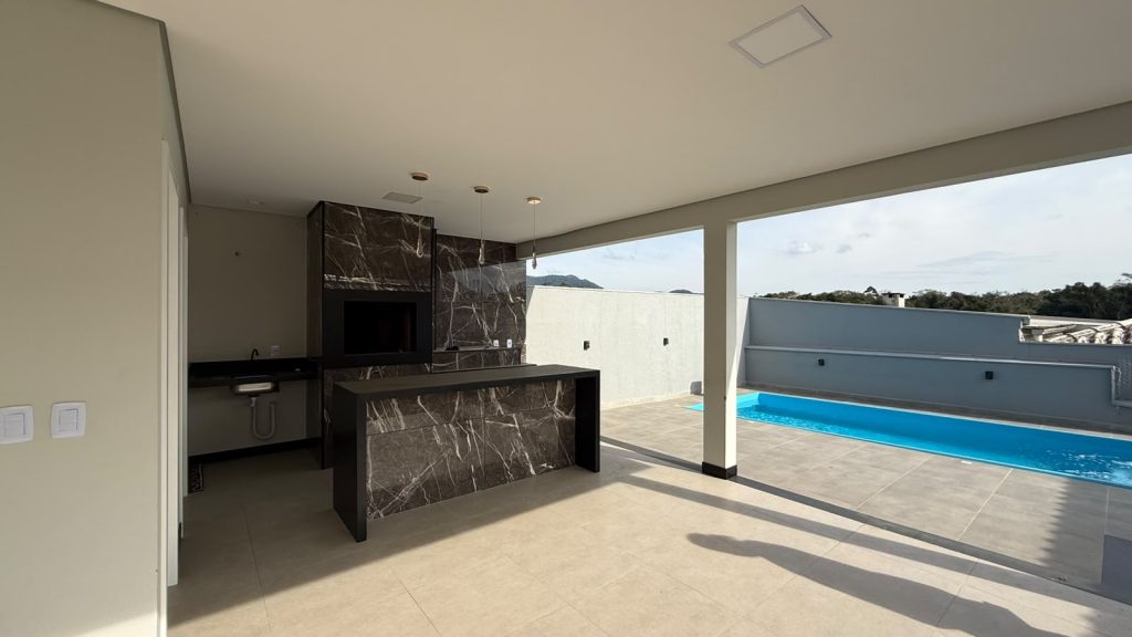 Casa com Piscina – Loteamento Colina Verde – Indaial/SC