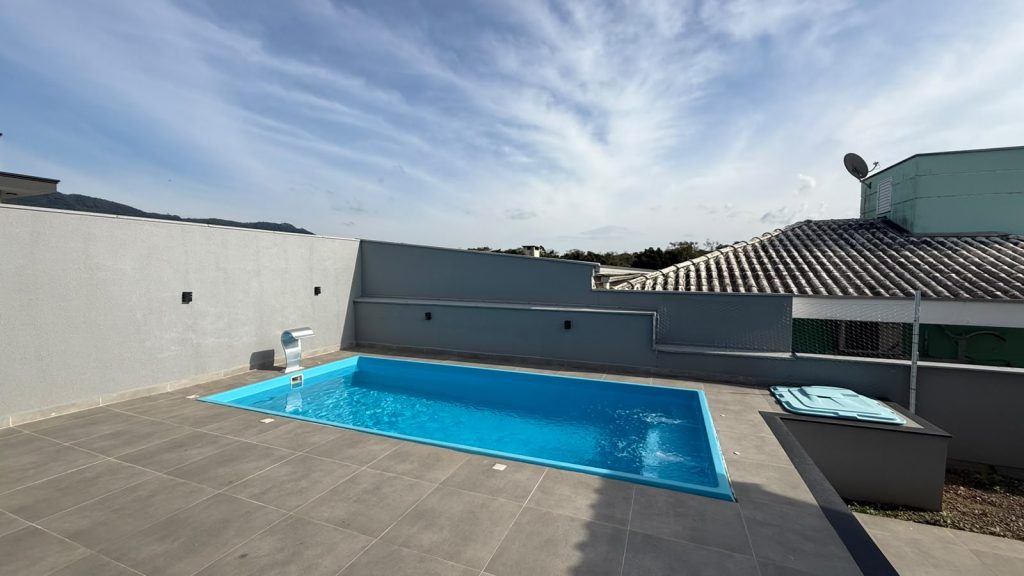 Casa com Piscina – Loteamento Colina Verde – Indaial/SC