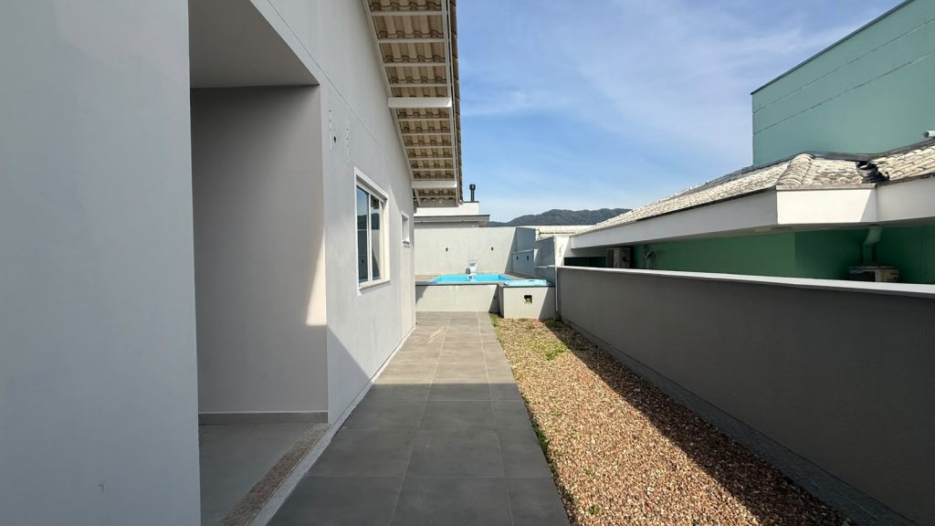 Casa com Piscina – Loteamento Colina Verde – Indaial/SC